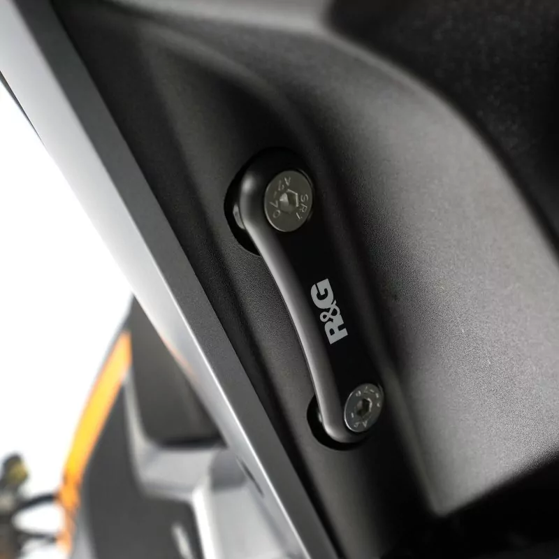 R&G hintere Fußrastenabdeckung Moto Guzzi V100 Mandello 2023- / Stelvio 2024-