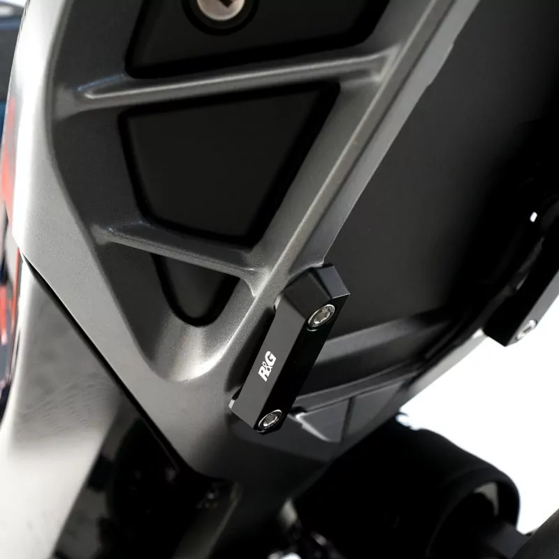 R&G hintere Fußrastenabdeckung SET KTM Duke 125 / 390 2024-