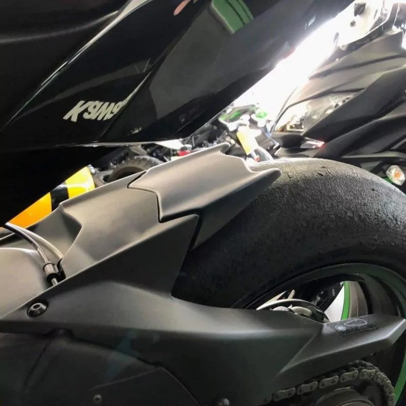 Pyramid Hinterradabdeckung Verlängerung Schwarz Matt Kawasaki Ninja H2 / H2R 2015-
