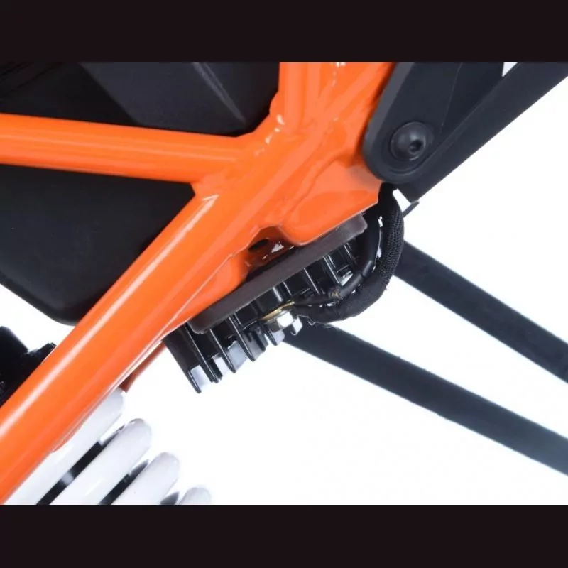 R&G hintere Fußrastenabdeckung links KTM Duke 125 2017-2023
