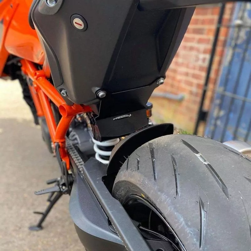 Pyramid Federbein Schutz Platte Schwarz Matt KTM 1290 Super Duke R / EVO 2020-